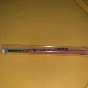 NEW IN PACKAGING! Tapered blending brush!